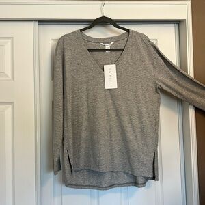 Athleta Avenue long sleeve V-neck tunic, size L